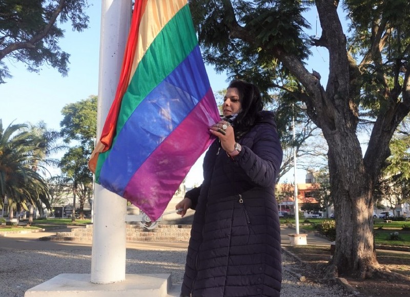 El momento del izado de la bandera.