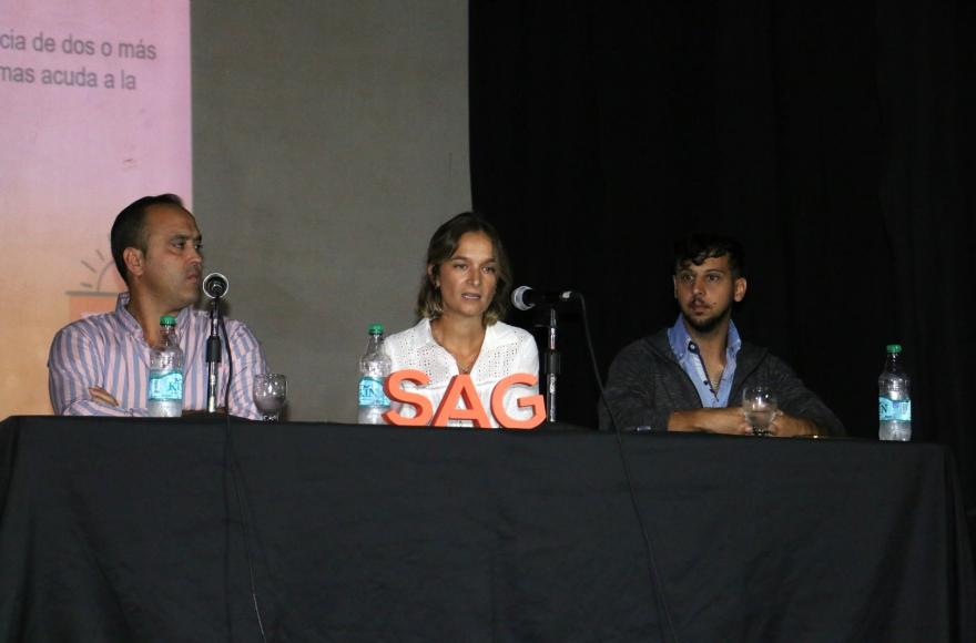 Conferencia de prensa de las autoridades.